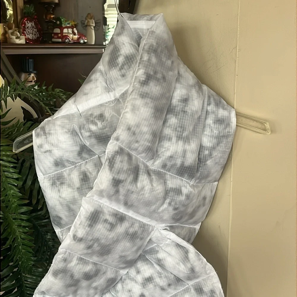 Brand New Nike Insulated Scarf Thermore Eco Down Fiber Thermal Gray White Marble